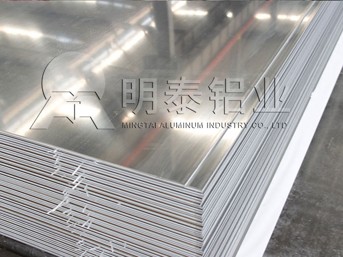 鋁板廠家_車(chē)廂底板用1060鋁板1噸多少錢(qián)？